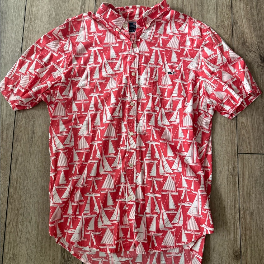 Large Vineyard Vines Red and White Sailboat Men's Shirt